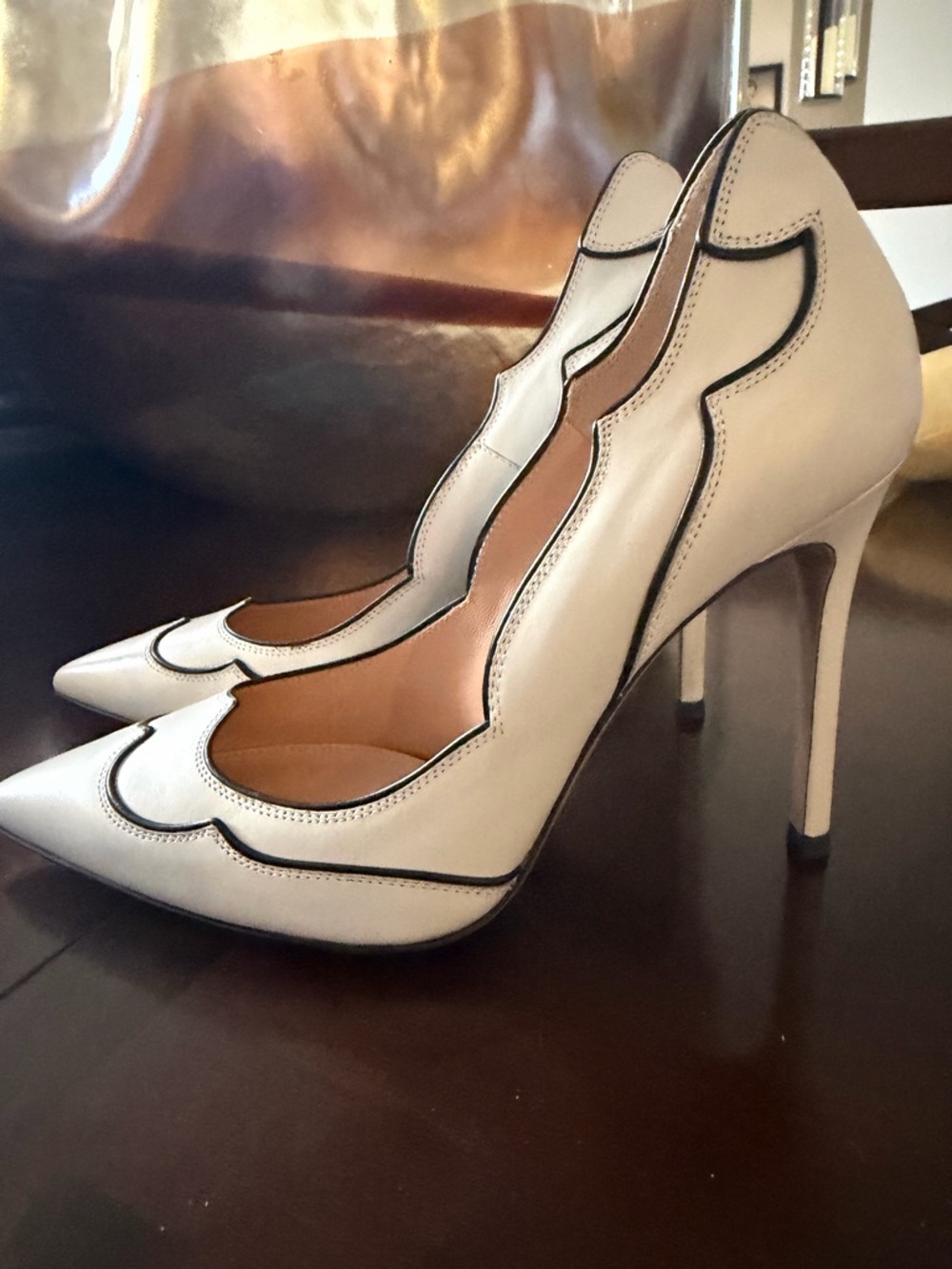 Gianvito Rossi White Scalloped Pointed-Toe Pumps with Black Trim - Picture 4 of 12